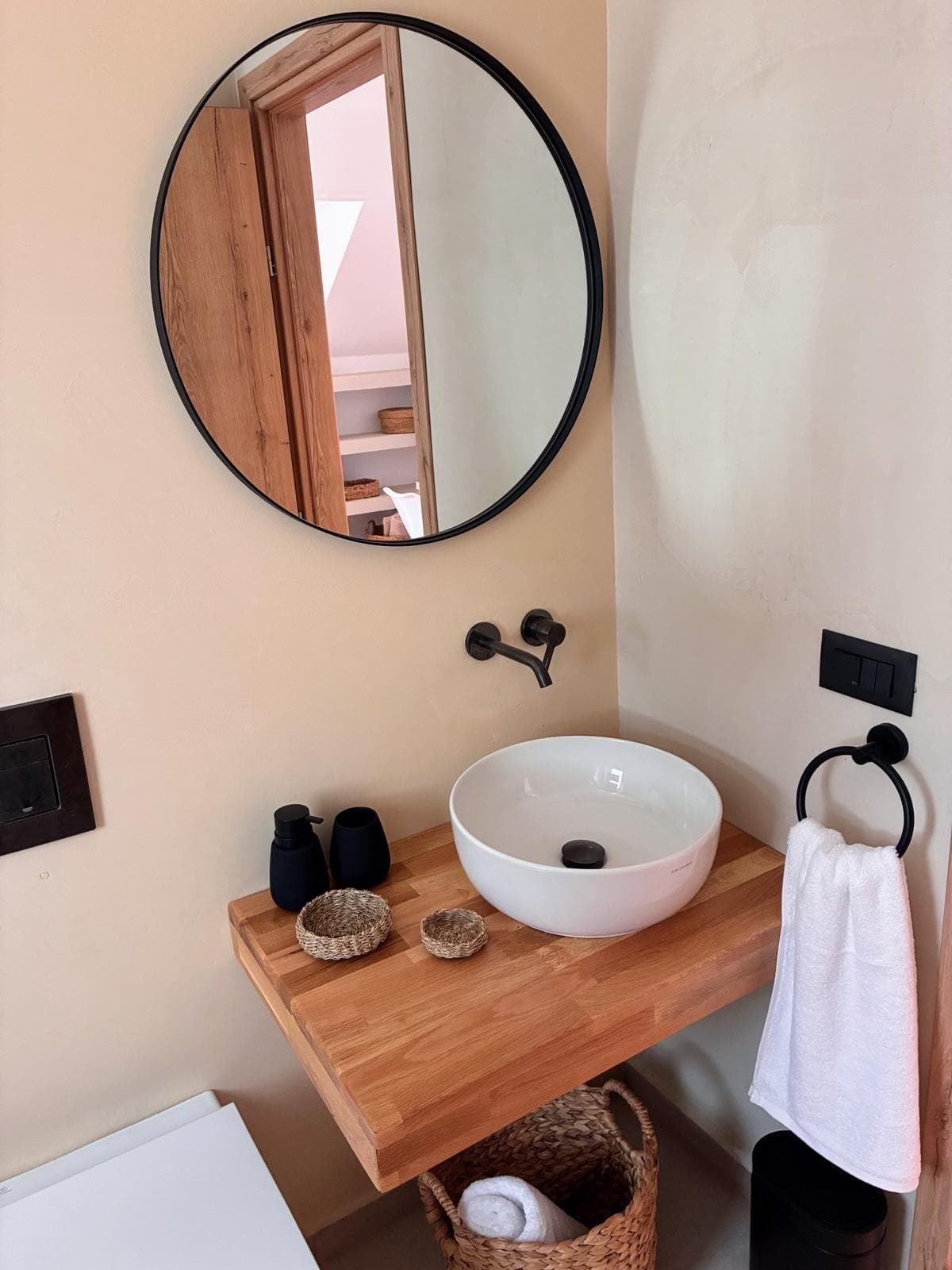 Jasmine — Bathroom 2