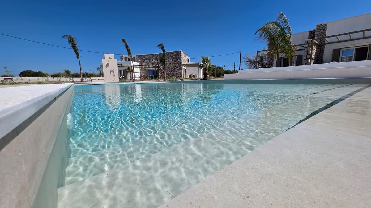 Jasmine — Garden & pool 2