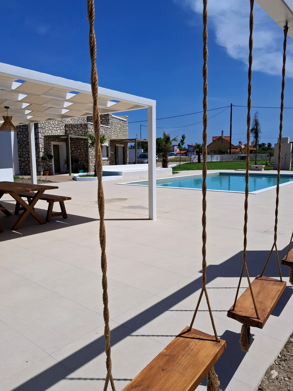 Lemoni — Garden & pool 4