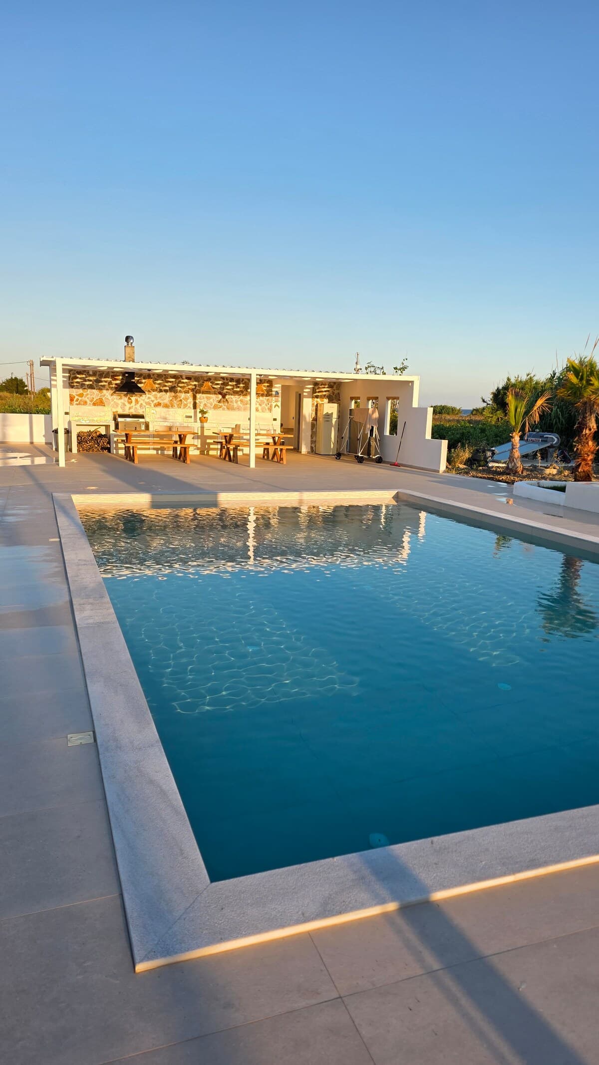 Lemoni — Garden & pool 1