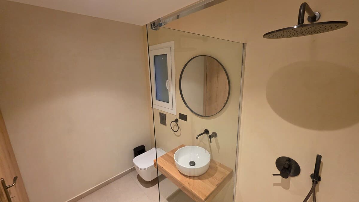 Olive — Bathroom 2