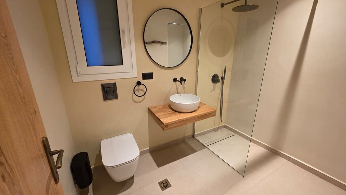 Olive — Bathroom 3
